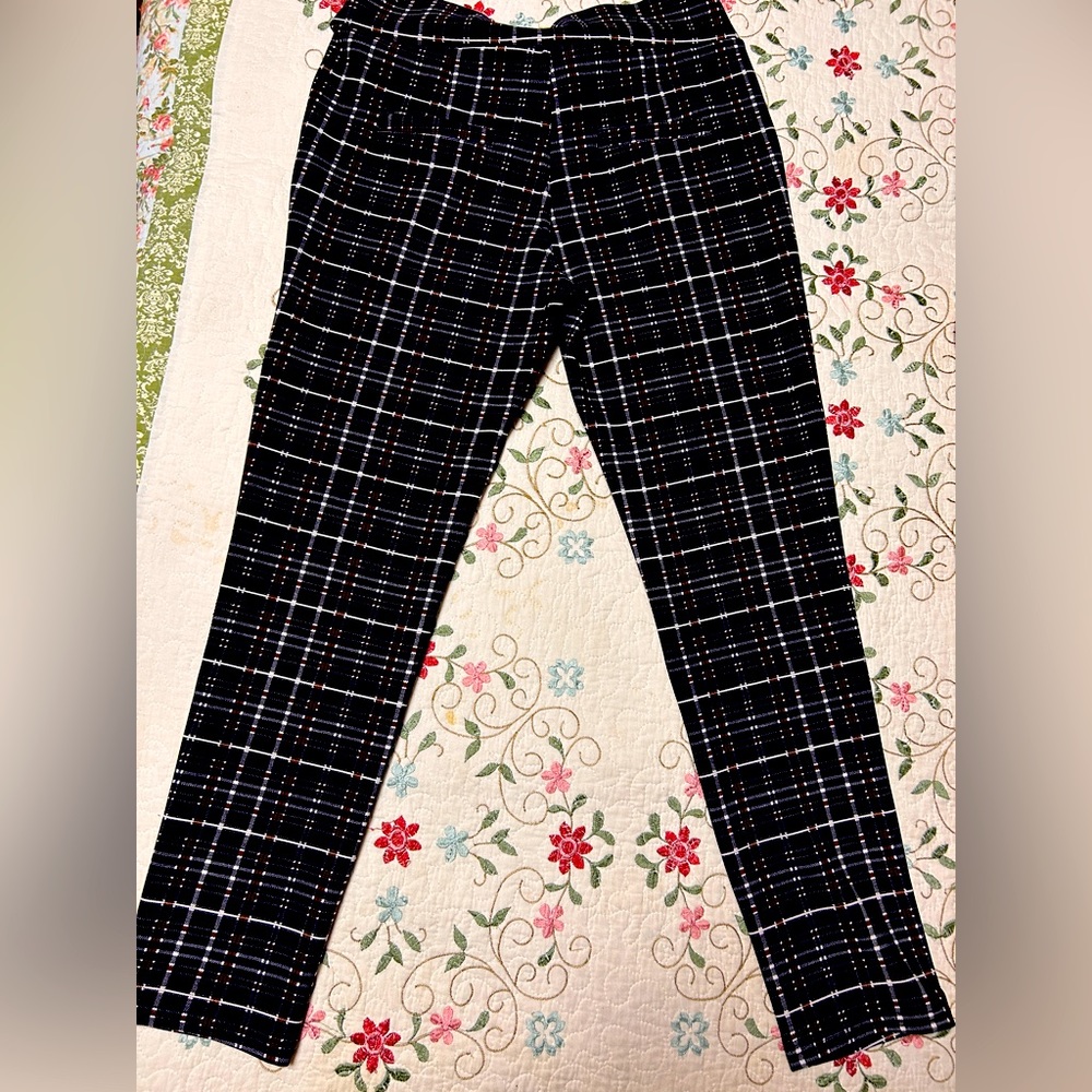 Size medium polyester pants no ironing needed perfect for the office